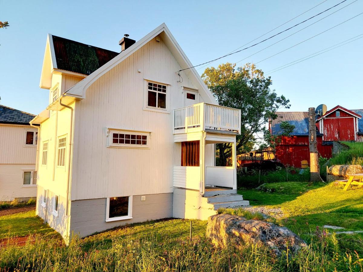 Solrik Beliggenhet I Lofotens Storste Fiskevaer Villa Ballstad Exterior photo