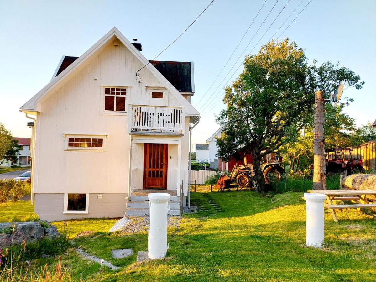 Solrik Beliggenhet I Lofotens Storste Fiskevaer Villa Ballstad Exterior photo