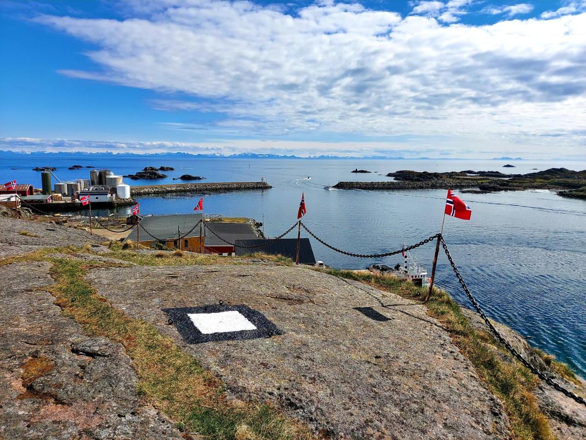 Solrik Beliggenhet I Lofotens Storste Fiskevaer Villa Ballstad Exterior photo