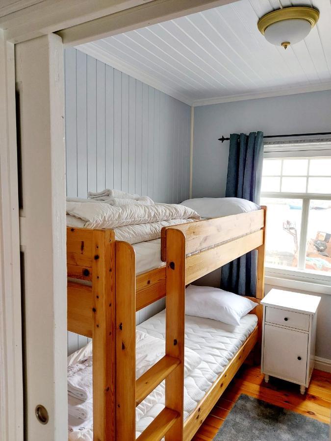 Solrik Beliggenhet I Lofotens Storste Fiskevaer Villa Ballstad Exterior photo